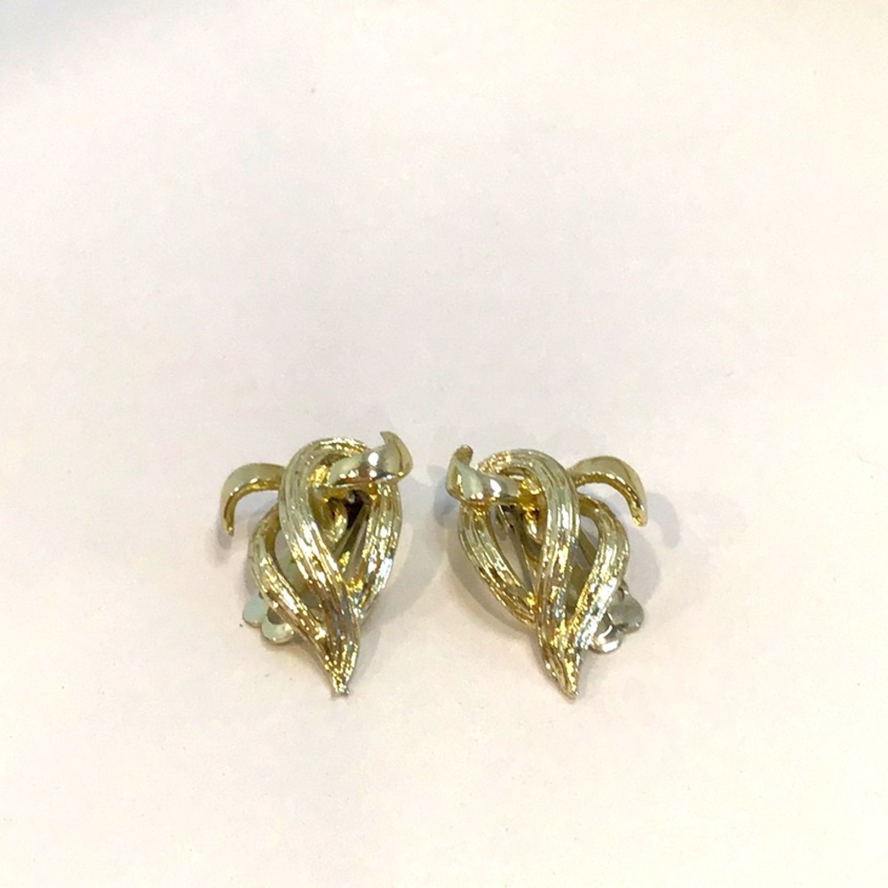 💚 Vintage Cora Clip On Earnings